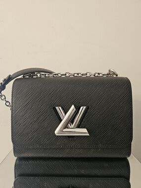 100 % Authentic Louis Vuitton MM  Black Epi Leather Twist Lock Chain Crossbody